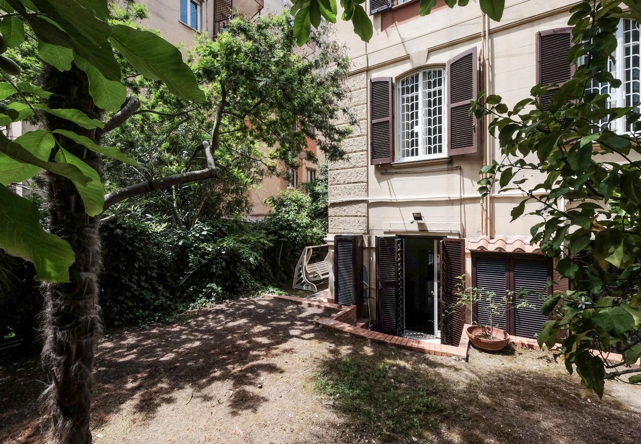 Apartment in Rome - Lush Garden Steps Away from Great Park