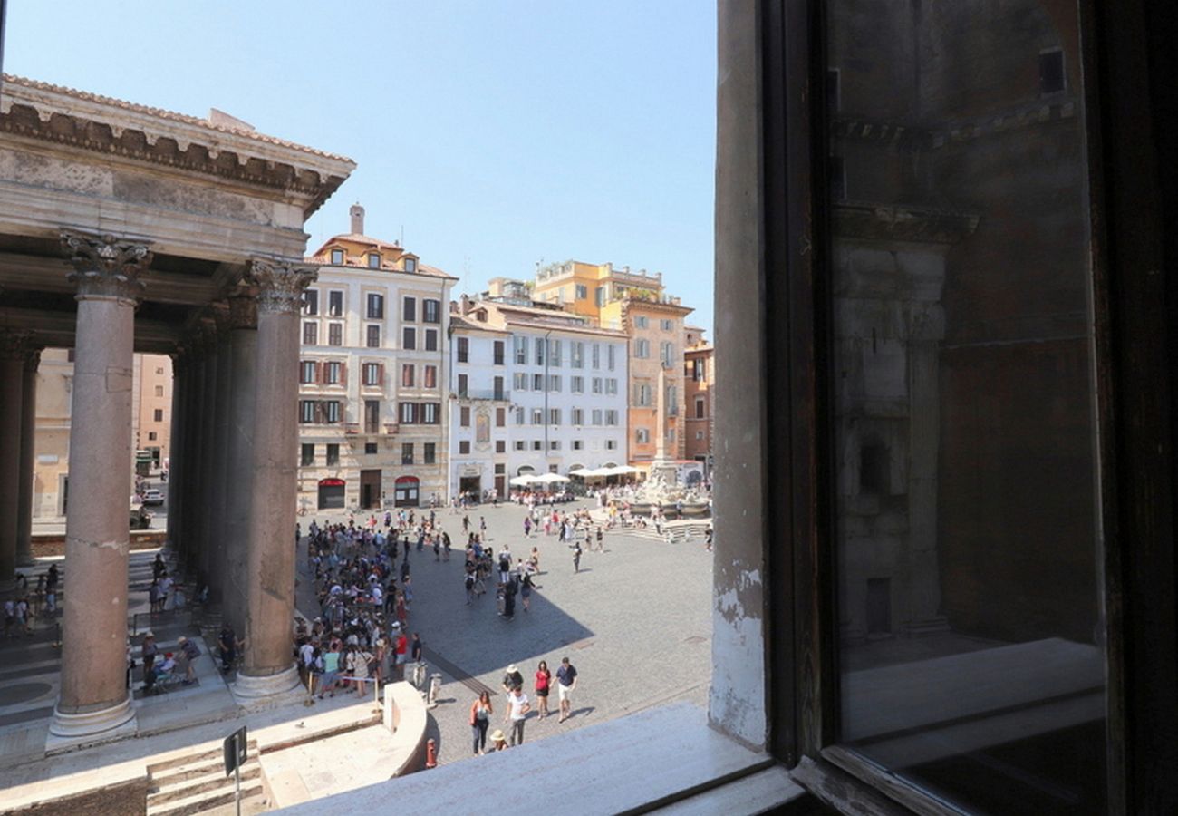 Apartment in Rome - Pantheon Stunning view & Comfort