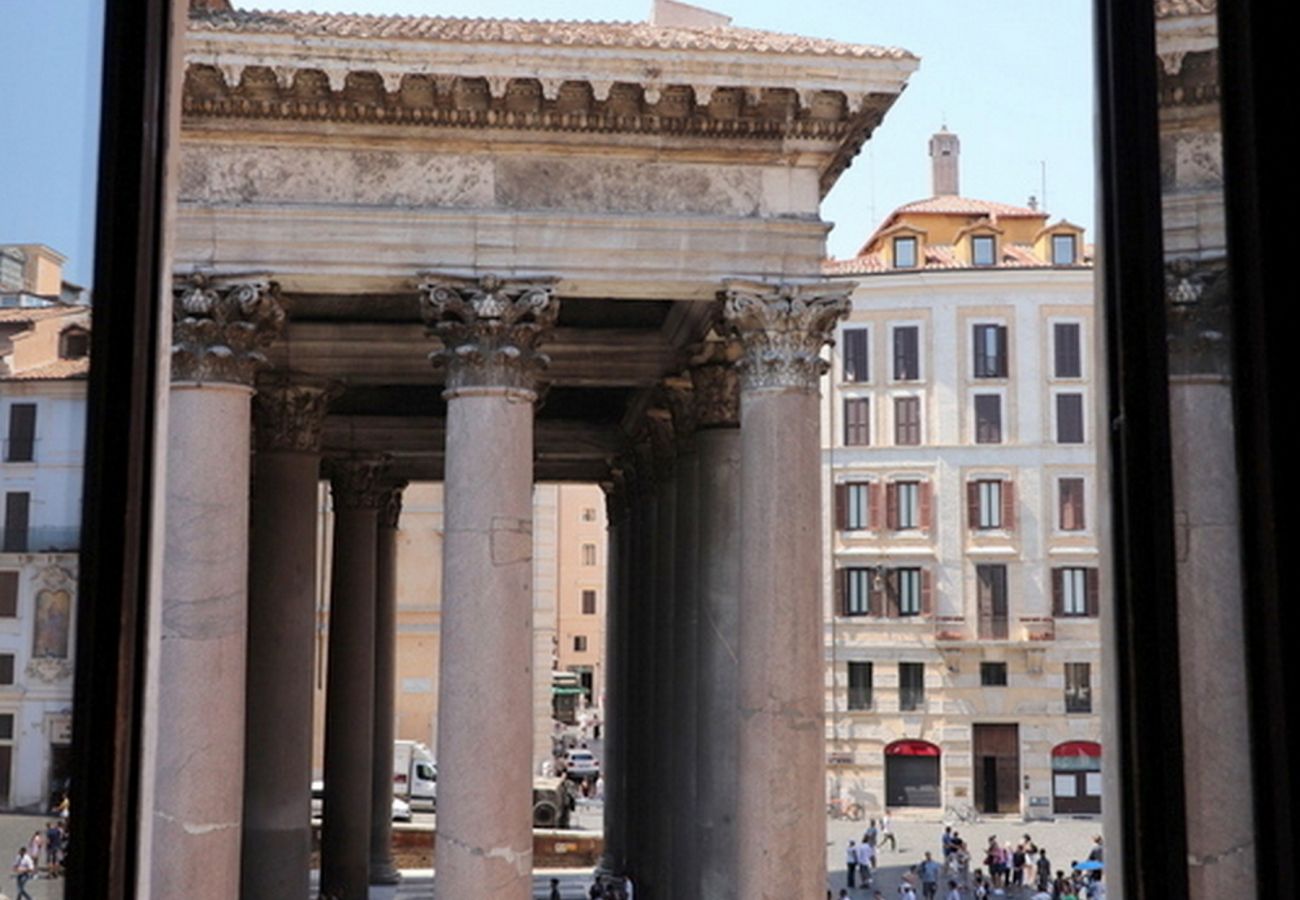 Apartment in Rome - Pantheon Stunning view & Comfort
