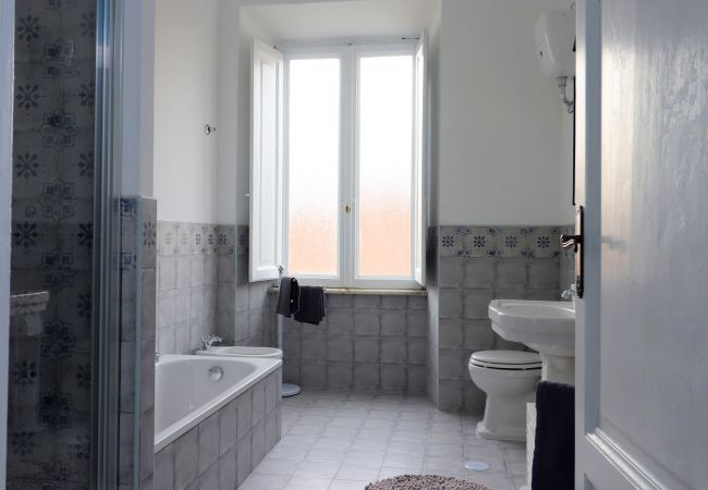 Rent by room in Roma - Trevi palazzo storico B&B La Suite Blu Rent by room in Roma - Trevi palazzo storico B&B La Suite Blu