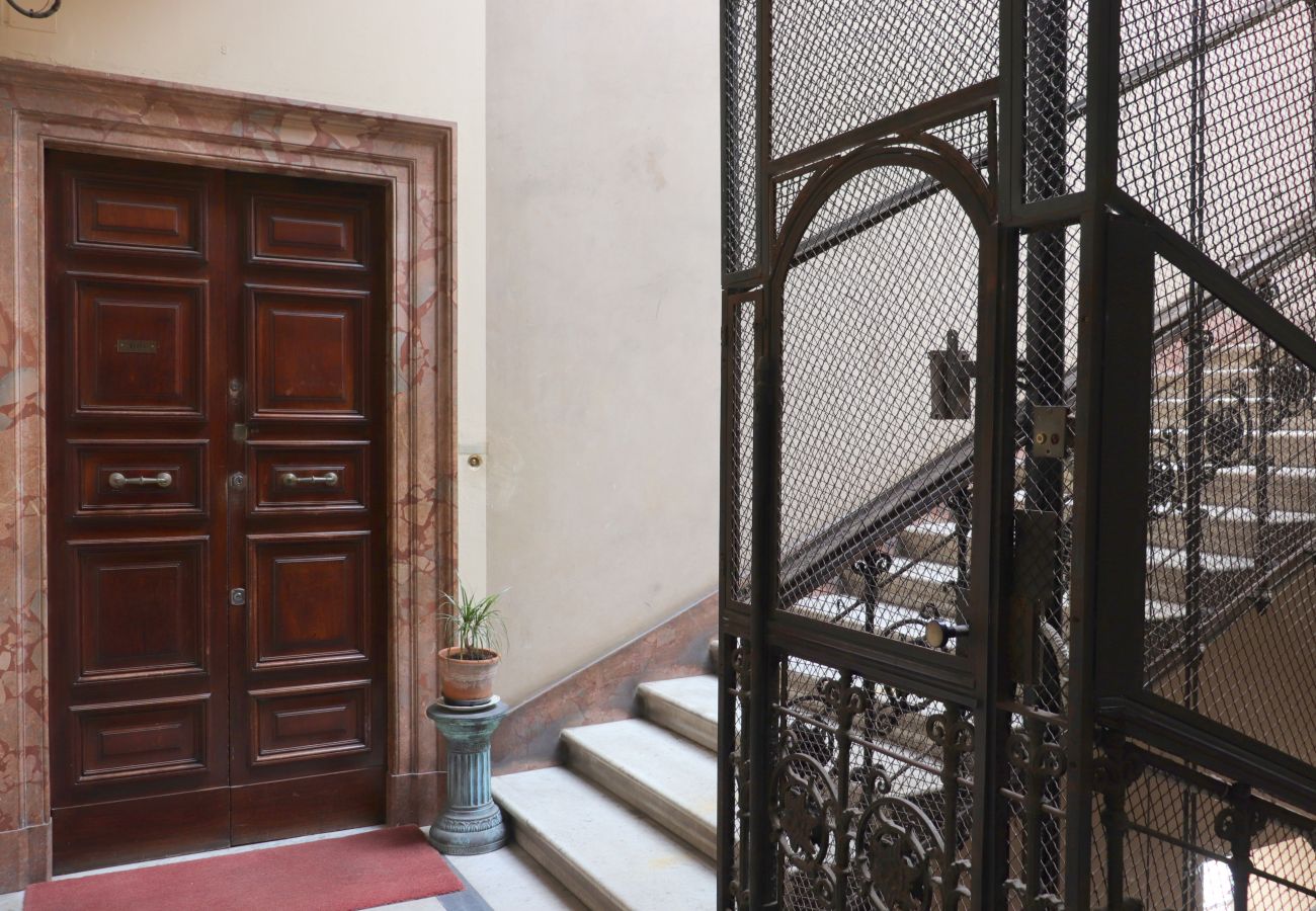 Rent by room in Rome - Trevi palazzo storico B&B La Suite Blu