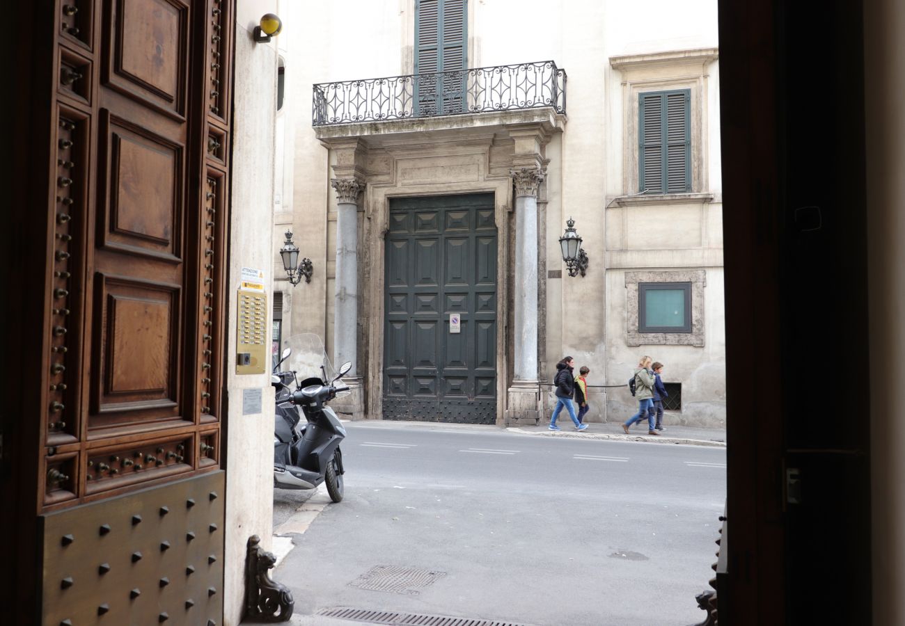 Rent by room in Rome - Trevi palazzo storico B&B La Suite Blu