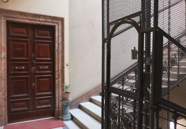 Rent by room in Roma - Trevi palazzo storico suite B&B Rent by room in Roma - Trevi palazzo storico suite B&B