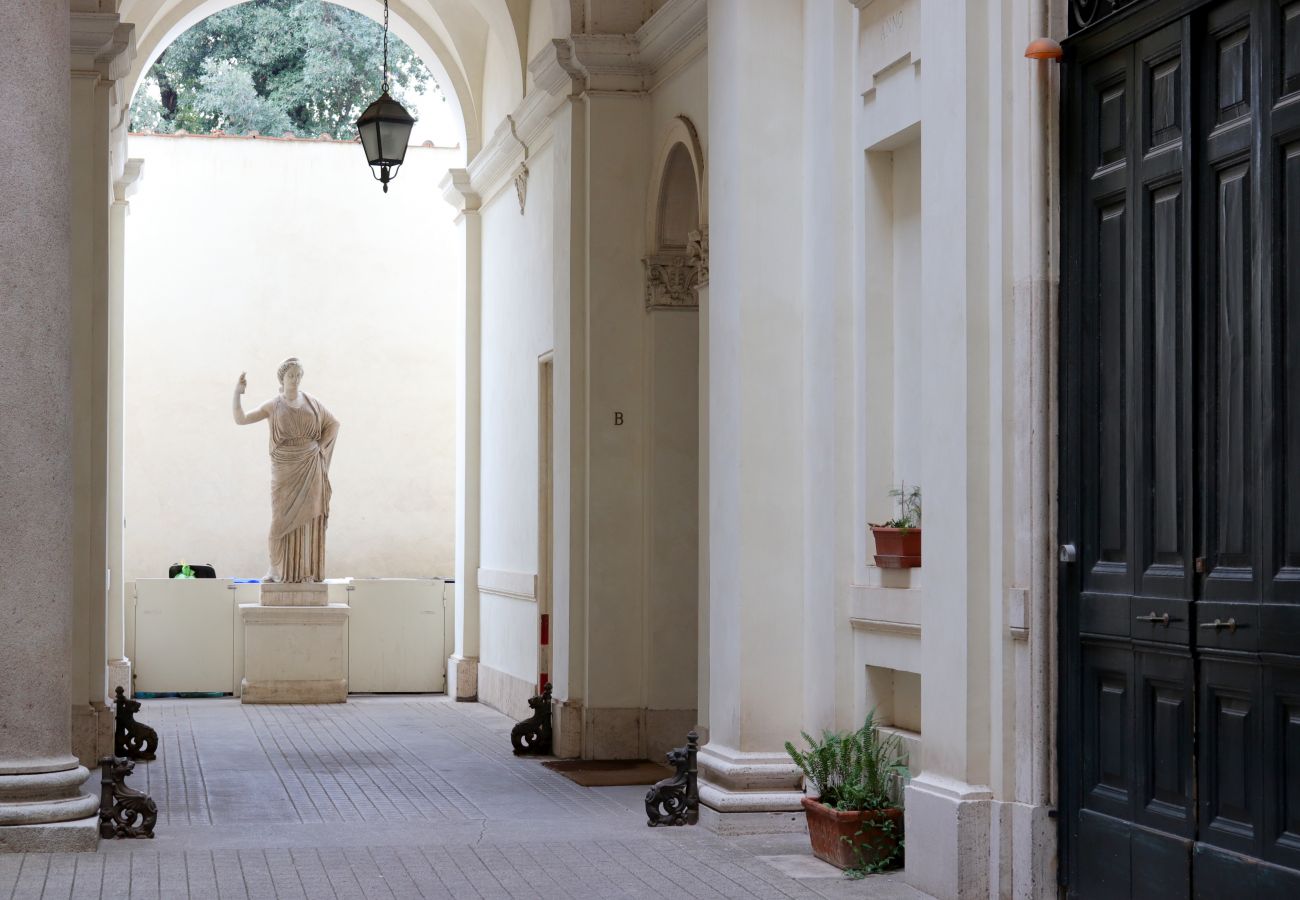 Rent by room in Rome - Trevi palazzo storico suite B&B