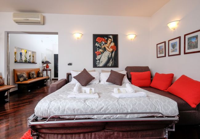 Studio in Roma - Amazing Penthouse with Terrace by Caracalla Studio in Roma - Amazing Penthouse with Terrace by Caracalla