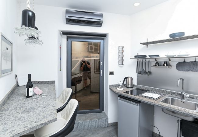 Studio in Roma - The Essential - Trastevere Design Studio Studio in Roma - The Essential - Trastevere Design Studio
