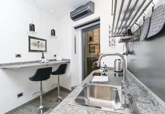 Studio in Roma - The Essential - Trastevere Design Studio Studio in Roma - The Essential - Trastevere Design Studio