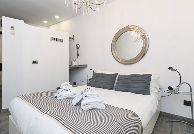 Studio in Roma - The Essential - Trastevere Design Studio Studio in Roma - The Essential - Trastevere Design Studio