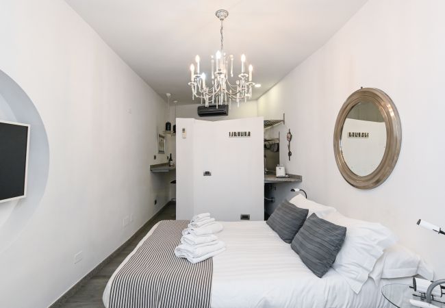 Studio in Roma - The Essential - Trastevere Design Studio Studio in Roma - The Essential - Trastevere Design Studio