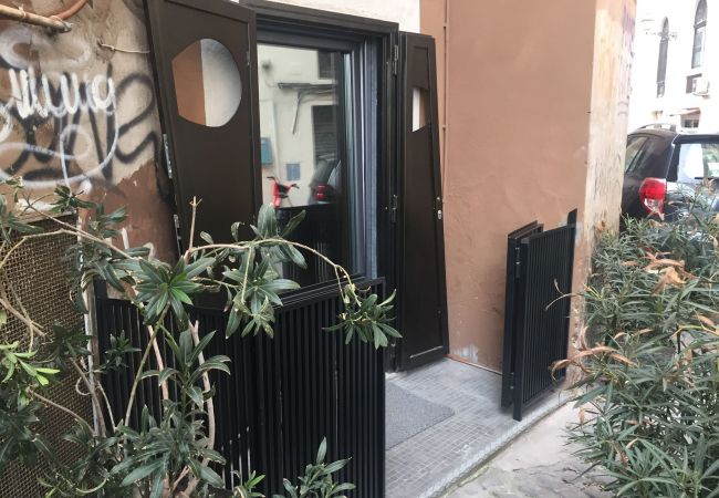Studio in Roma - The Essential - Trastevere Design Studio Studio in Roma - The Essential - Trastevere Design Studio