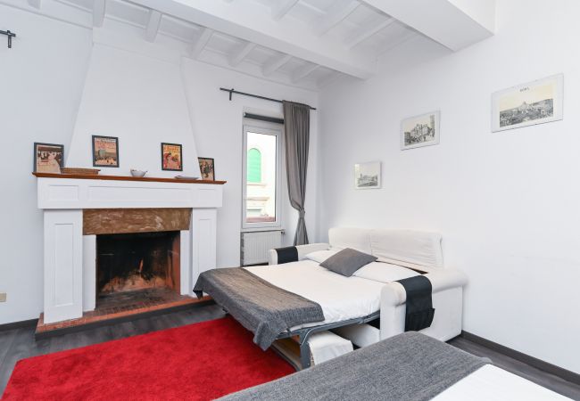 Studio in Roma - Gorgeous Trastevere Loft On The River Studio in Roma - Gorgeous Trastevere Loft On The River