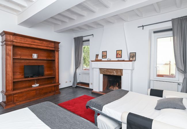 Studio in Roma - Gorgeous Trastevere Loft On The River Studio in Roma - Gorgeous Trastevere Loft On The River