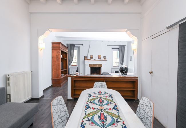 Studio in Roma - Gorgeous Trastevere Loft On The River Studio in Roma - Gorgeous Trastevere Loft On The River