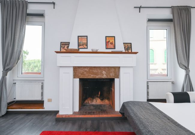 Studio in Roma - Gorgeous Trastevere Loft On The River Studio in Roma - Gorgeous Trastevere Loft On The River