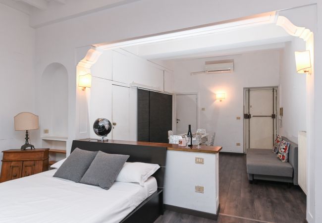 Studio in Roma - Gorgeous Trastevere Loft On The River Studio in Roma - Gorgeous Trastevere Loft On The River