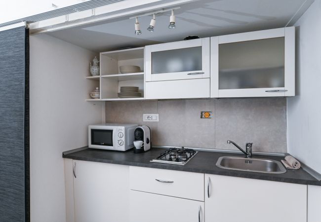 Studio in Roma - Gorgeous Trastevere Loft On The River Studio in Roma - Gorgeous Trastevere Loft On The River