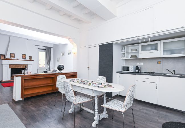 Studio in Roma - Gorgeous Trastevere Loft On The River Studio in Roma - Gorgeous Trastevere Loft On The River