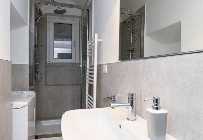 Studio in Roma - Gorgeous Trastevere Loft On The River Studio in Roma - Gorgeous Trastevere Loft On The River