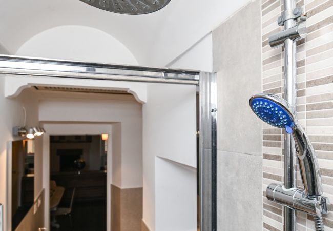 Studio in Roma - Gorgeous Trastevere Loft On The River Studio in Roma - Gorgeous Trastevere Loft On The River