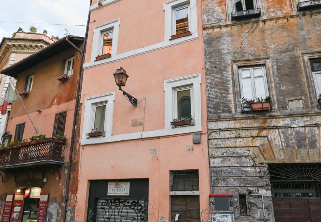 Studio in Roma - Gorgeous Trastevere Loft On The River Studio in Roma - Gorgeous Trastevere Loft On The River
