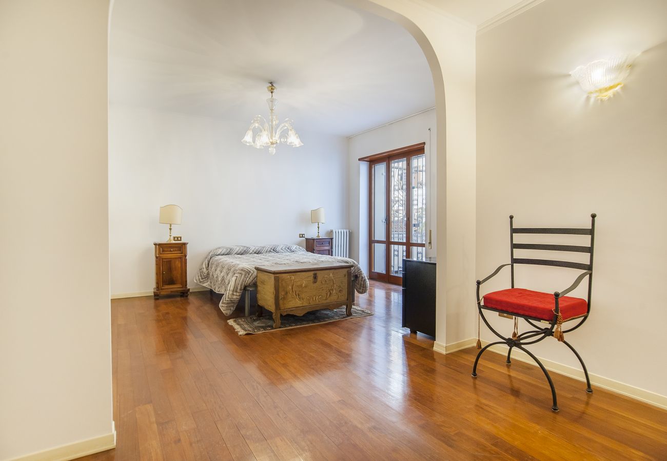 Apartment in Rome - EUR Luminous and Large Family Terrace Apartment