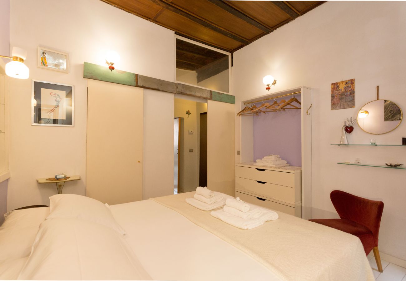 Apartment in Rome - Turtle Fountain Society