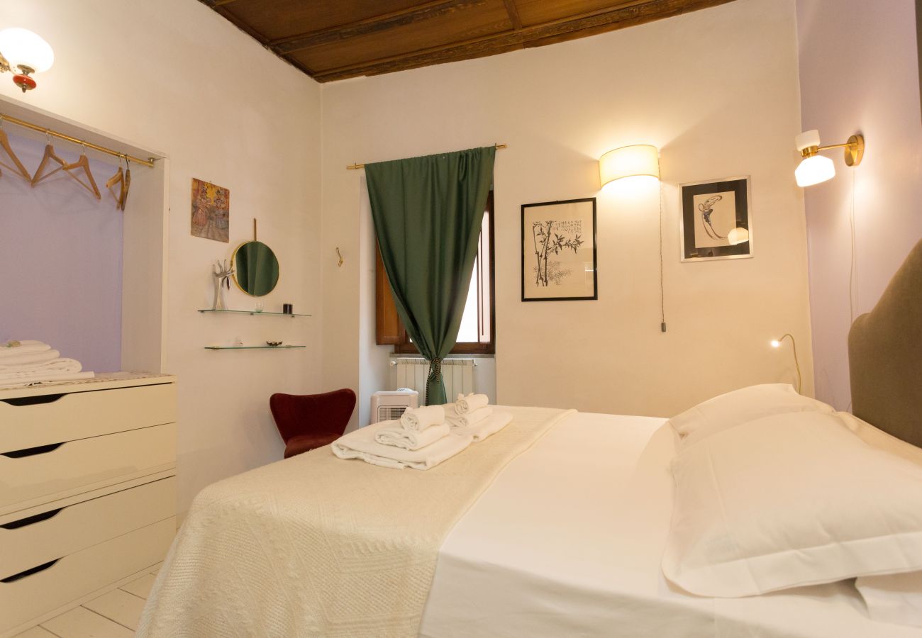 Apartment in Rome - Turtle Fountain Society