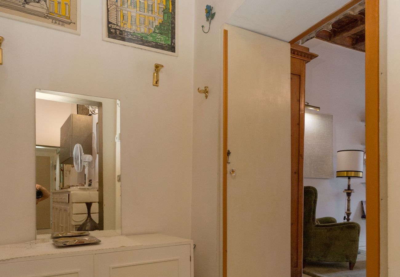 Apartment in Rome - Turtle Fountain Society