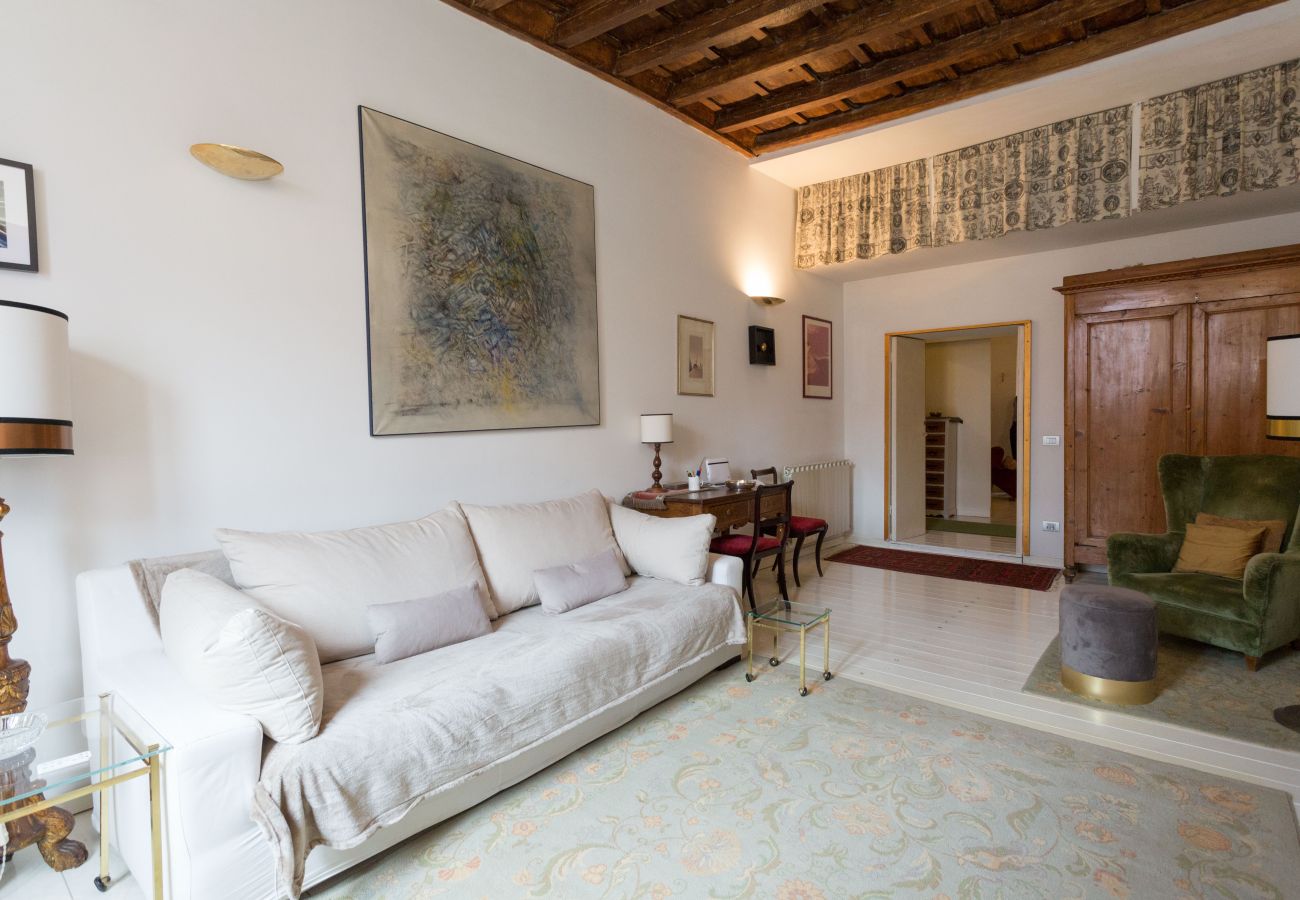 Apartment in Rome - Turtle Fountain Society