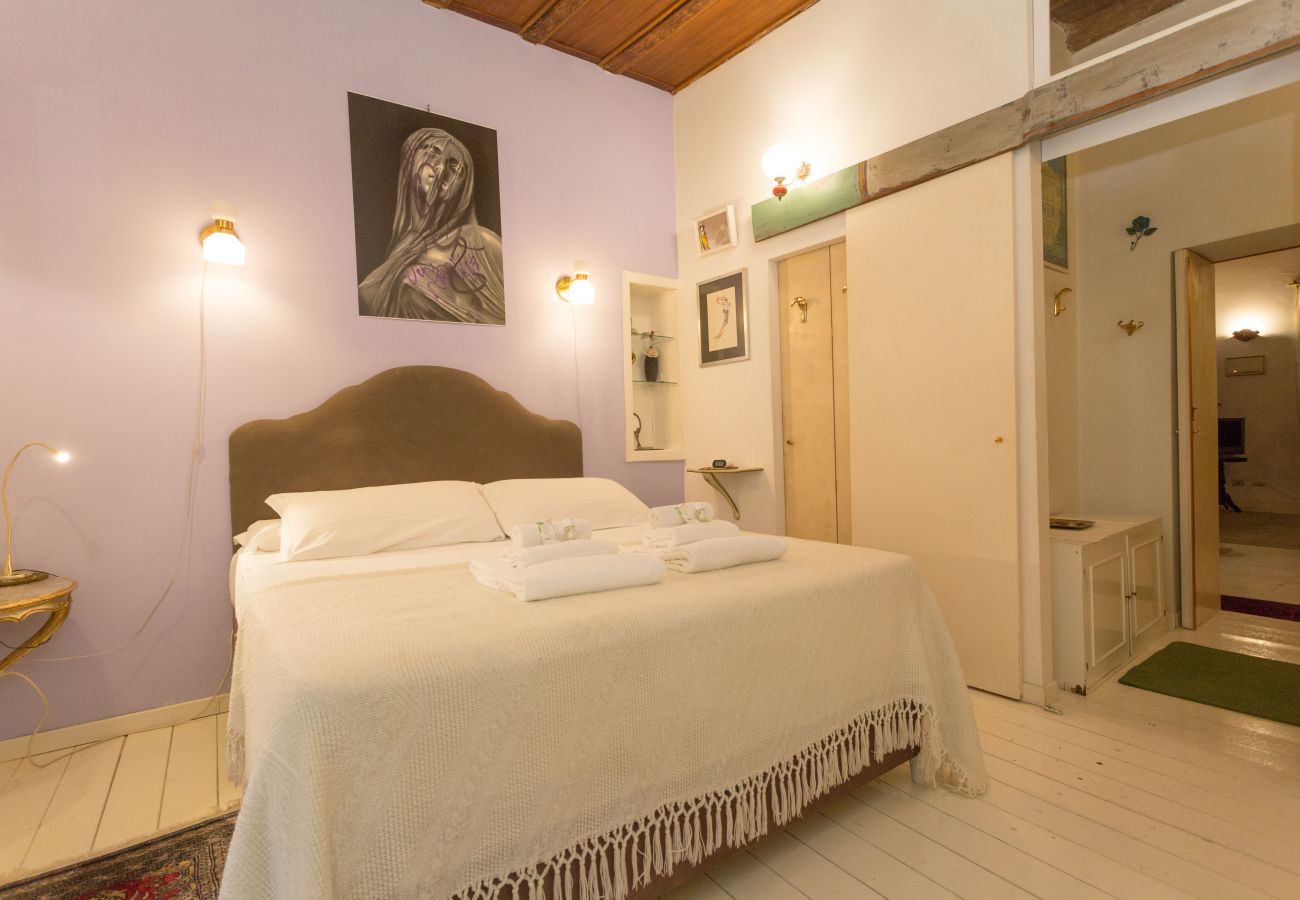 Apartment in Rome - Turtle Fountain Society