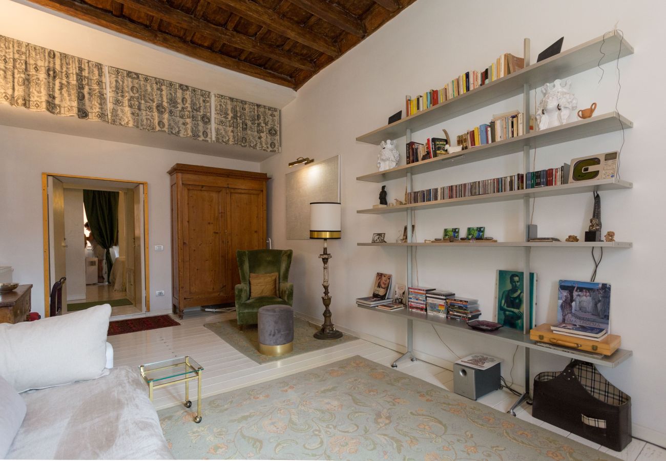 Apartment in Rome - Turtle Fountain Society