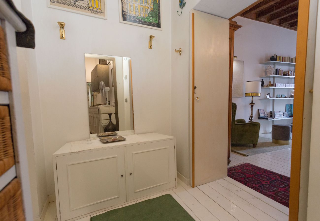 Apartment in Rome - Turtle Fountain Society