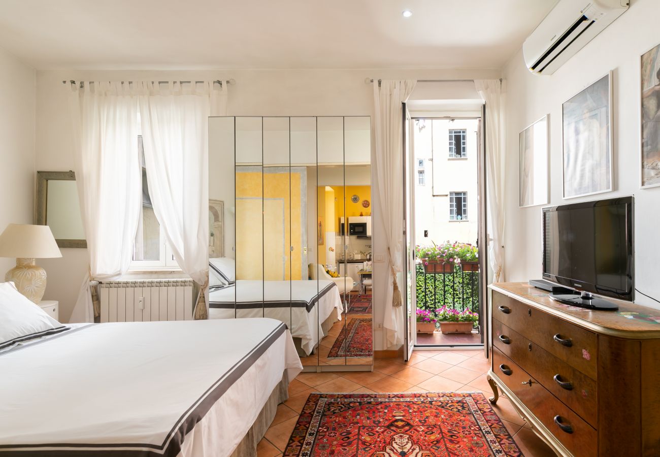 Apartment in Rome - Monti Romantic Sunshine Maisonette