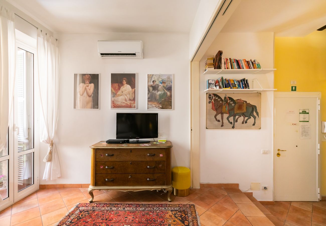 Apartment in Rome - Monti Romantic Sunshine Maisonette