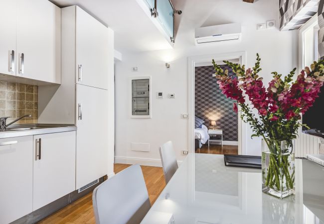 Apartment in Roma - Gonfalone Residence Carlotta Apartment in Roma - Gonfalone Residence Carlotta