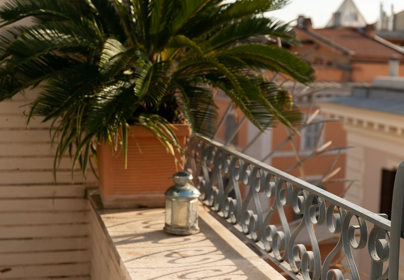 Apartment in Rome - Two Bedrooms Central Terrace with a View