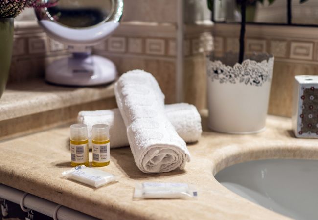 Apartment in Roma - Family 2 BR Colosseum Charming + Small Balcony Apartment in Roma - Family 2 BR Colosseum Charming + Small Balcony