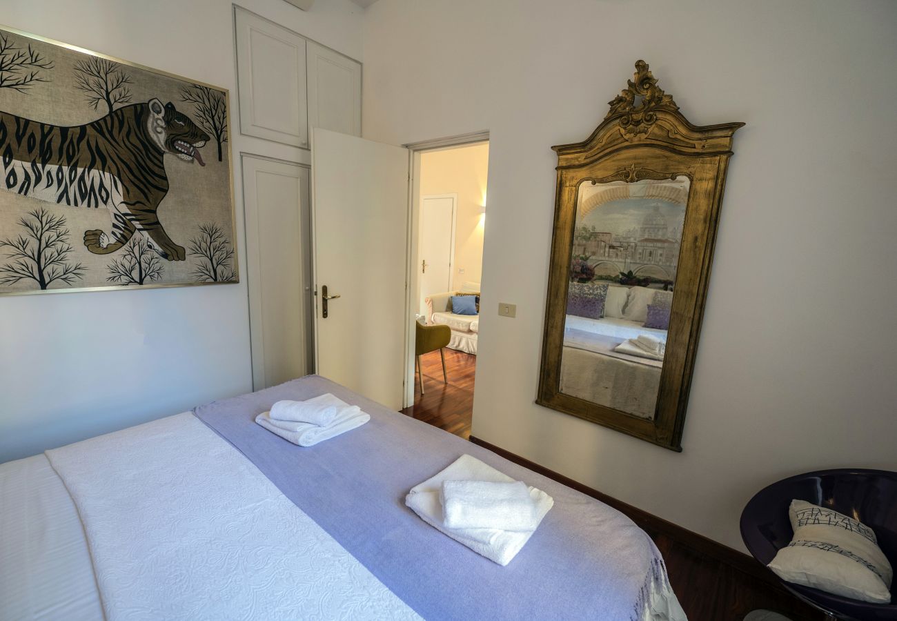 Apartment in Rome - Colosseum 2BR Elegance and Charm
