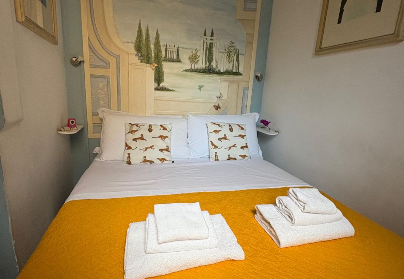 Apartment in Rome - Family 2 BR Colosseum Charming + Small Balcony