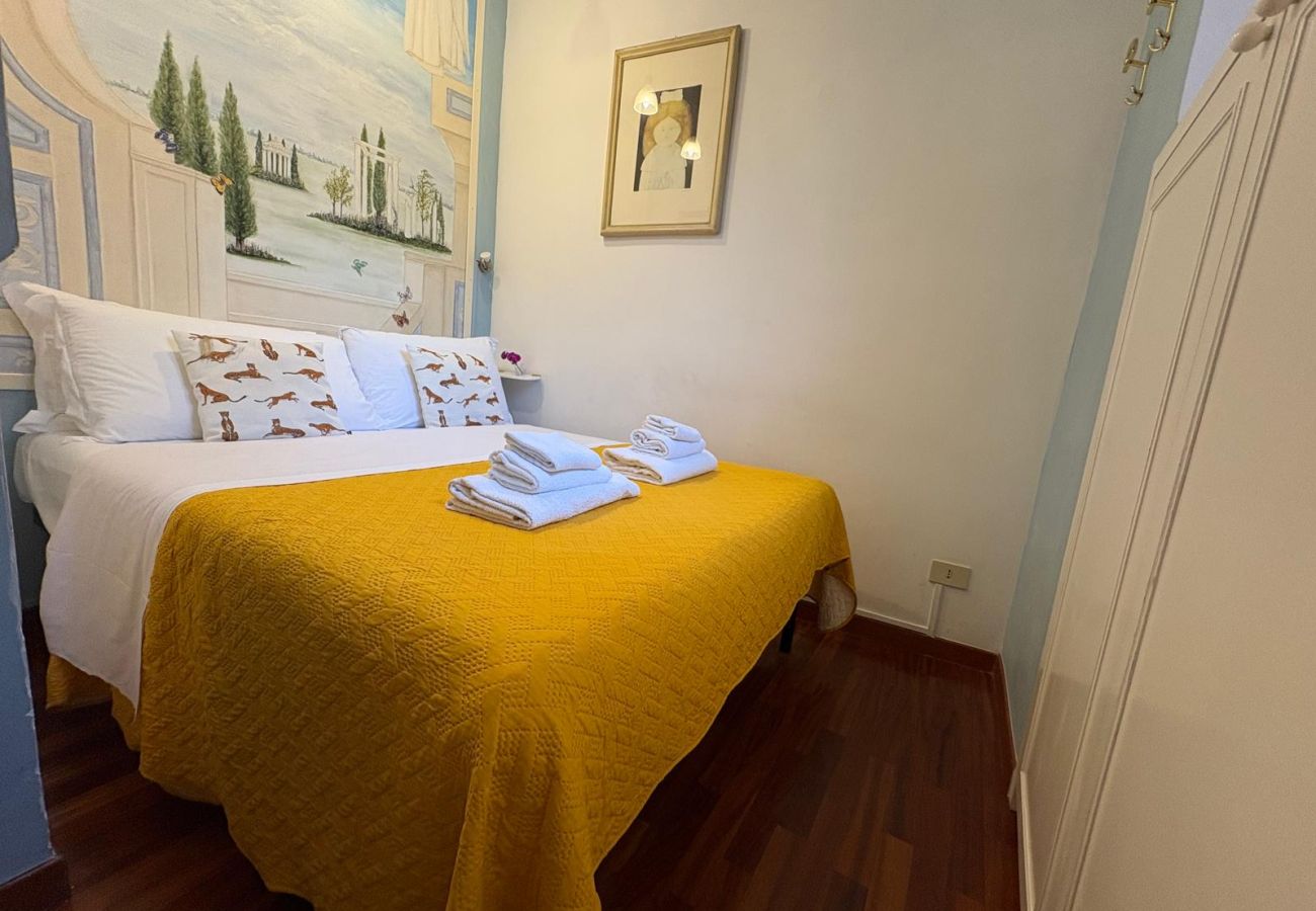 Apartment in Rome - Family 2 BR Colosseum Charming + Small Balcony