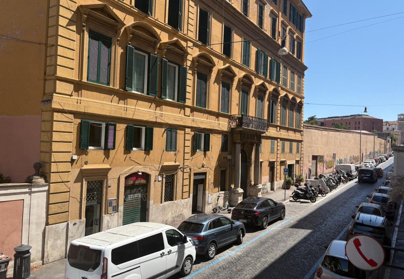 Apartment in Rome - Family 2 BR Colosseum Charming + Small Balcony