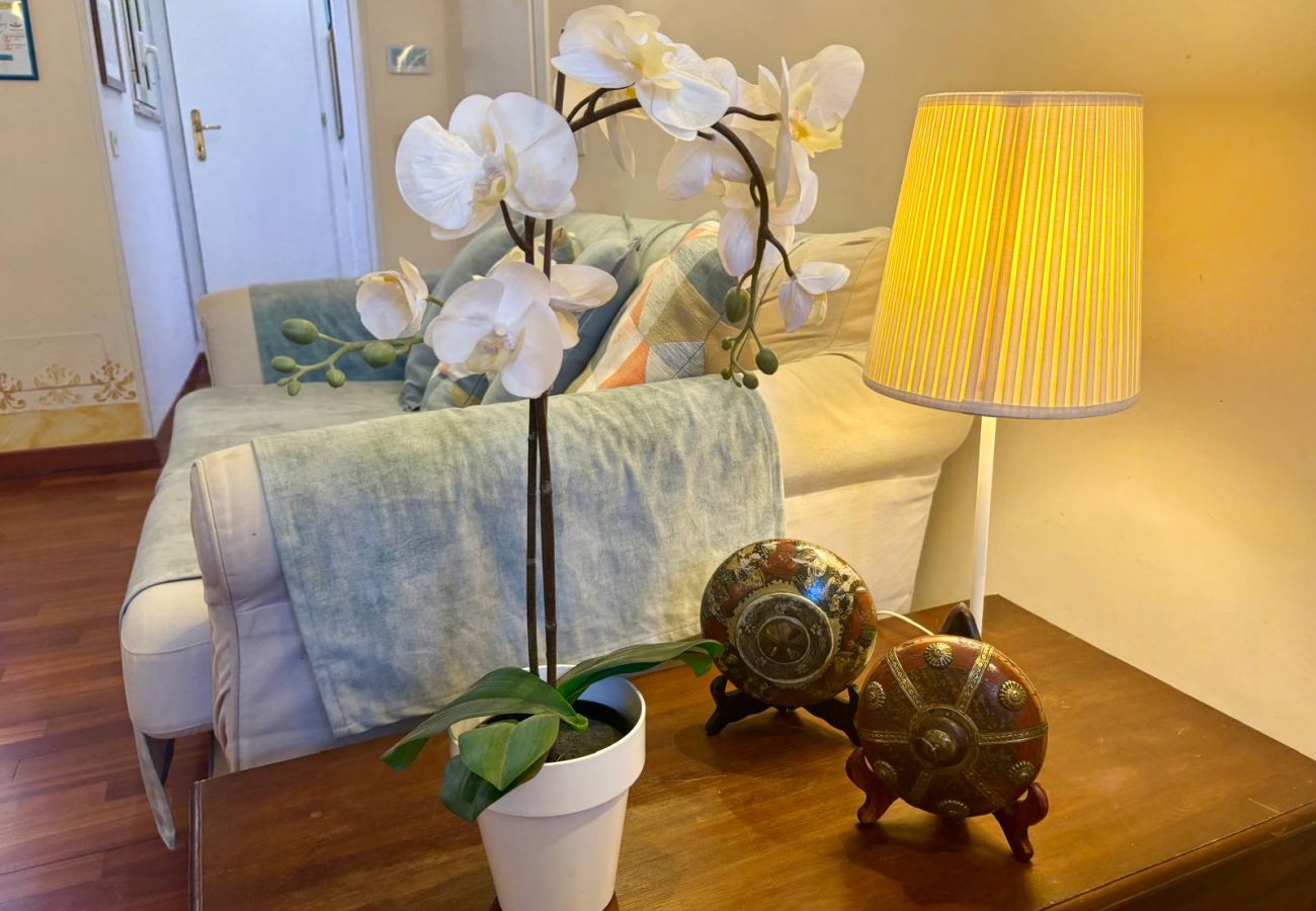 Apartment in Rome - Family 2 BR Colosseum Charming + Small Balcony