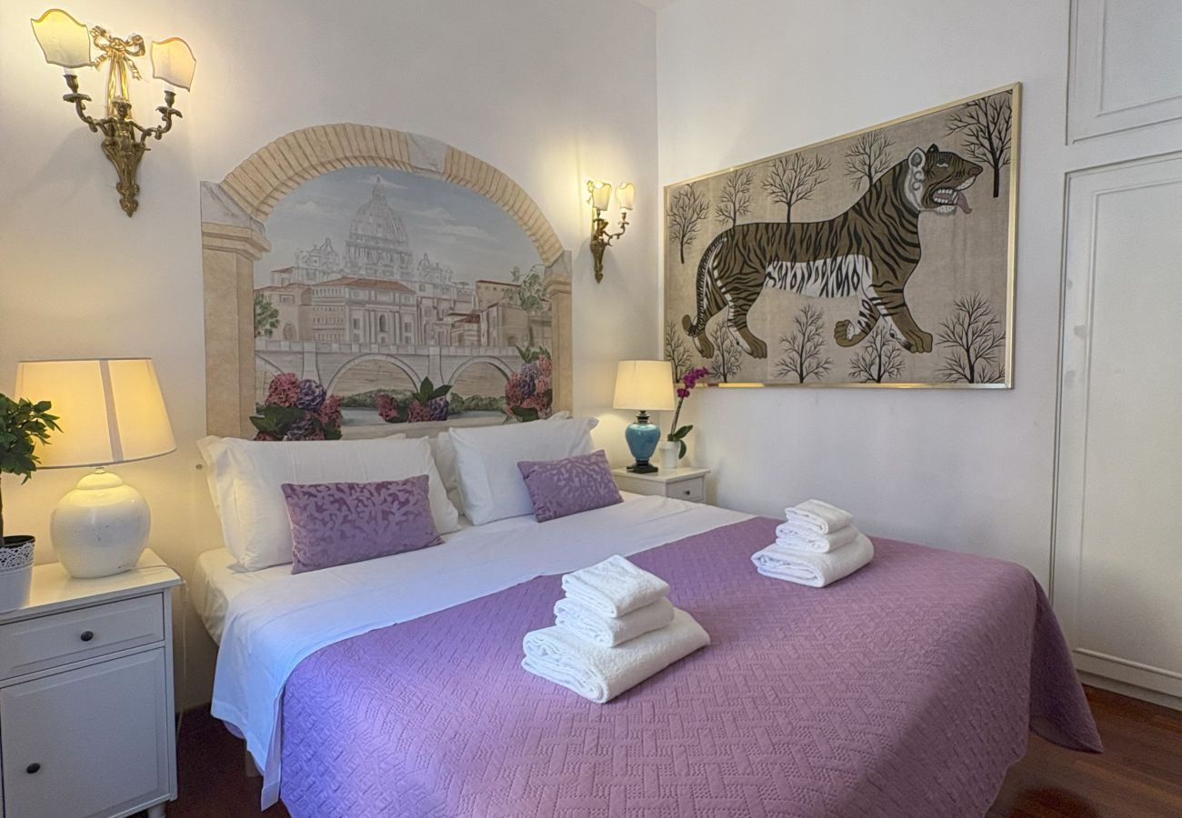 Apartment in Rome - Family 2 BR Colosseum Charming + Small Balcony