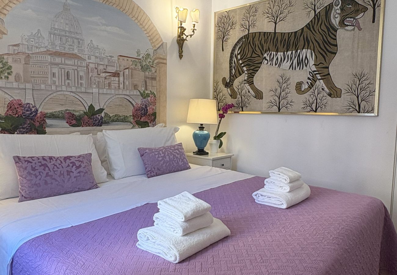 Apartment in Rome - Family 2 BR Colosseum Charming + Small Balcony