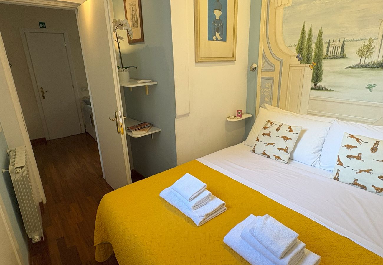 Apartment in Rome - Family 2 BR Colosseum Charming + Small Balcony