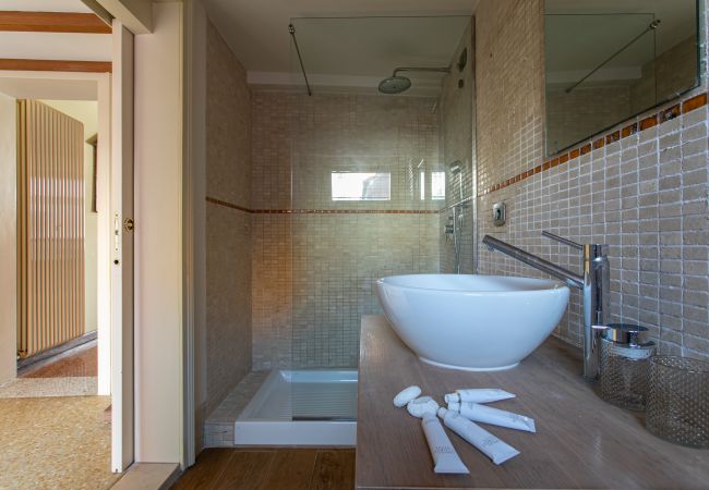 Apartment in Burano - Wondrous Palazzetto 1619 in Magical Burano Island Apartment in Burano - Wondrous Palazzetto 1619 in Magical Burano Island