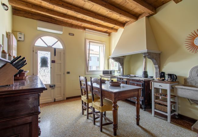 Apartment in Burano - Wondrous Palazzetto 1619 in Magical Burano Island Apartment in Burano - Wondrous Palazzetto 1619 in Magical Burano Island