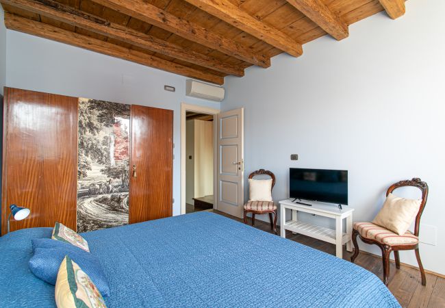 Apartment in Burano - Wondrous Palazzetto 1619 in Magical Burano Island