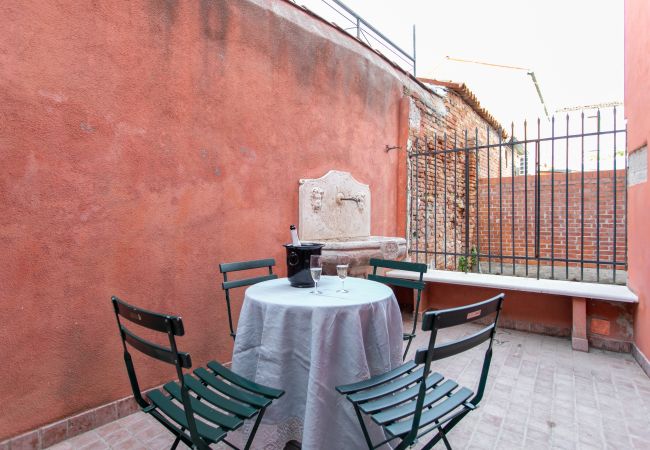 Apartment in Burano - Wondrous Palazzetto 1619 in Magical Burano Island Apartment in Burano - Wondrous Palazzetto 1619 in Magical Burano Island