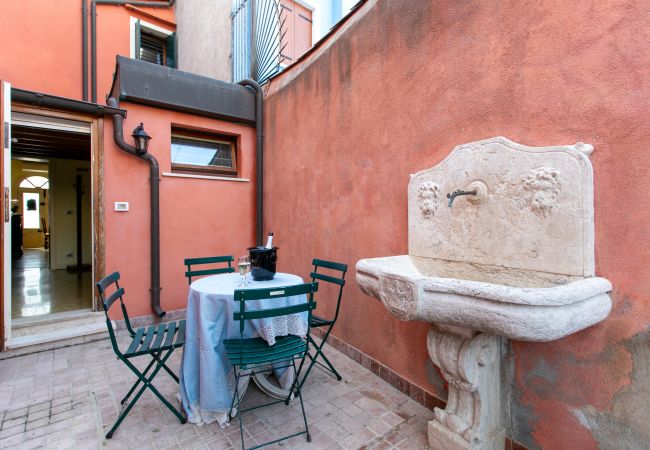 Apartment in Burano - Wondrous Palazzetto 1619 in Magical Burano Island Apartment in Burano - Wondrous Palazzetto 1619 in Magical Burano Island
